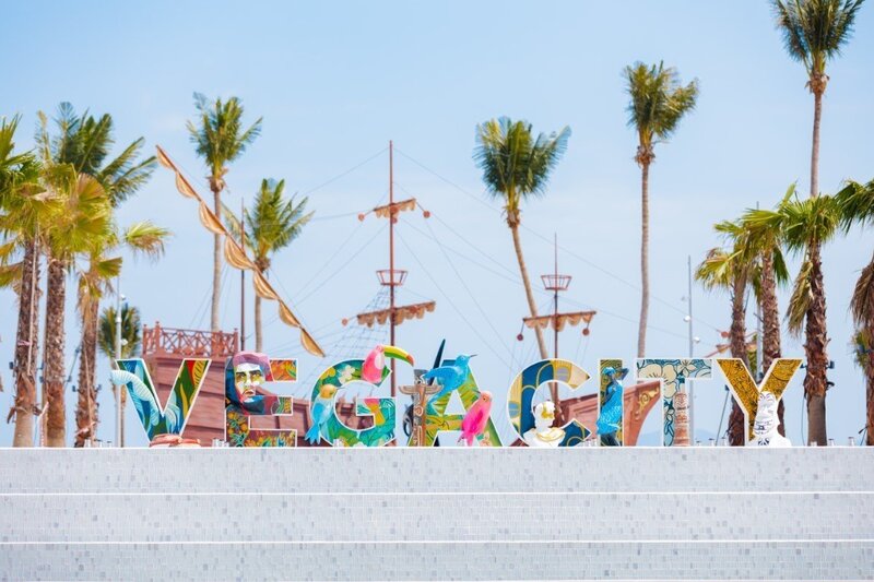 Quảng trường Vega City gần Nhà hát Đó