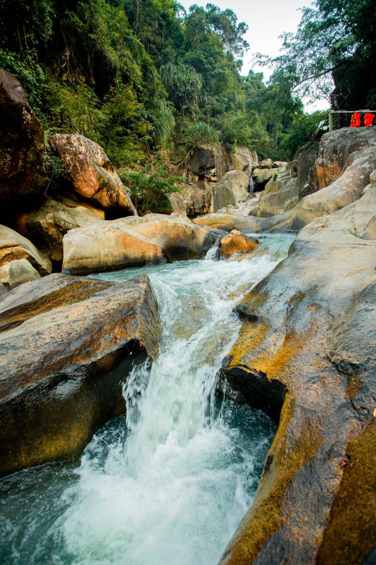 Khu du lịch Ba Hồ: Giá vé, trekking và lưu ý an toàn