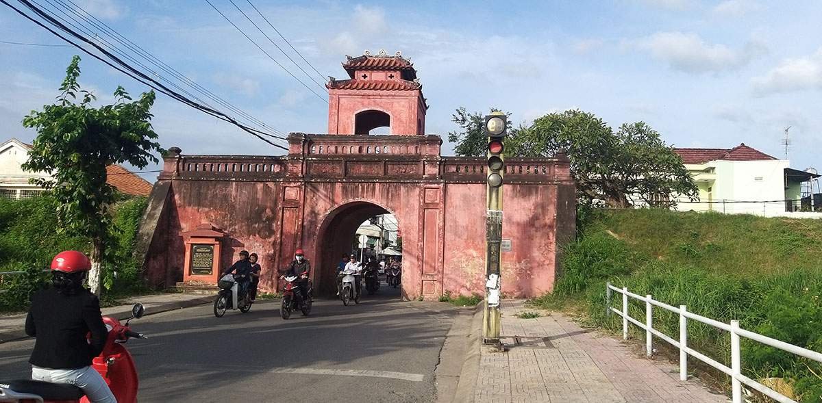 Cổng Thành cổ Diên Khánh với lối cuốn vòm