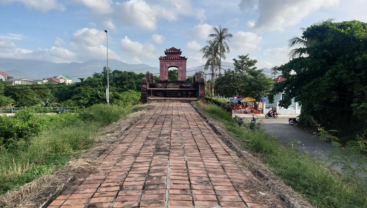 Tuyến tường và vọng lâu Thành cổ Diên Khánh