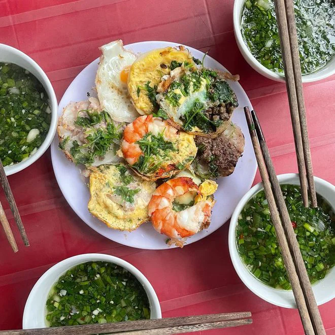 Bánh căn nhân hải sản tại Bánh Căn 51