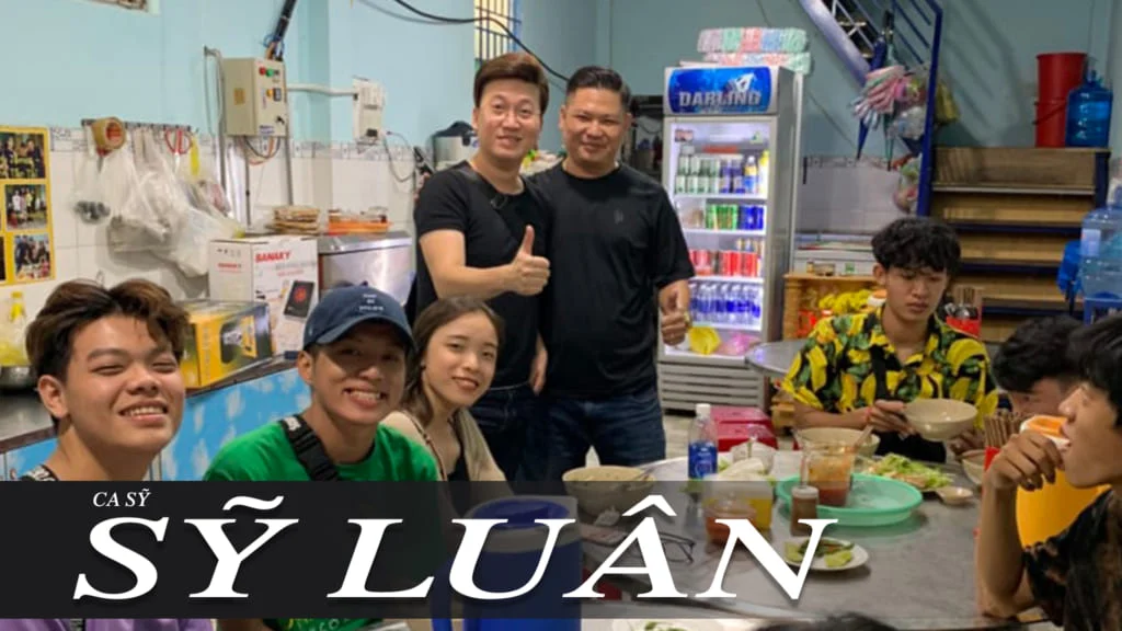 Khu bàn ăn Bún Cá Mịn