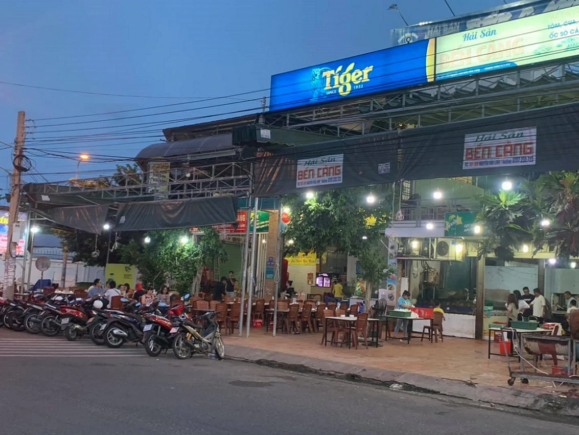 Mặt tiền khu phục vụ Hải Sản Bến Cảng