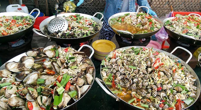 Các món ốc và hải sản tại Gió Biển