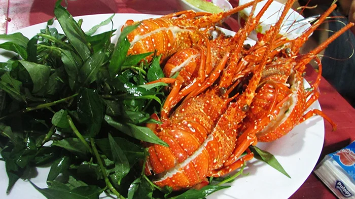 Tôm hùm trong ảnh món ăn Gió Biển