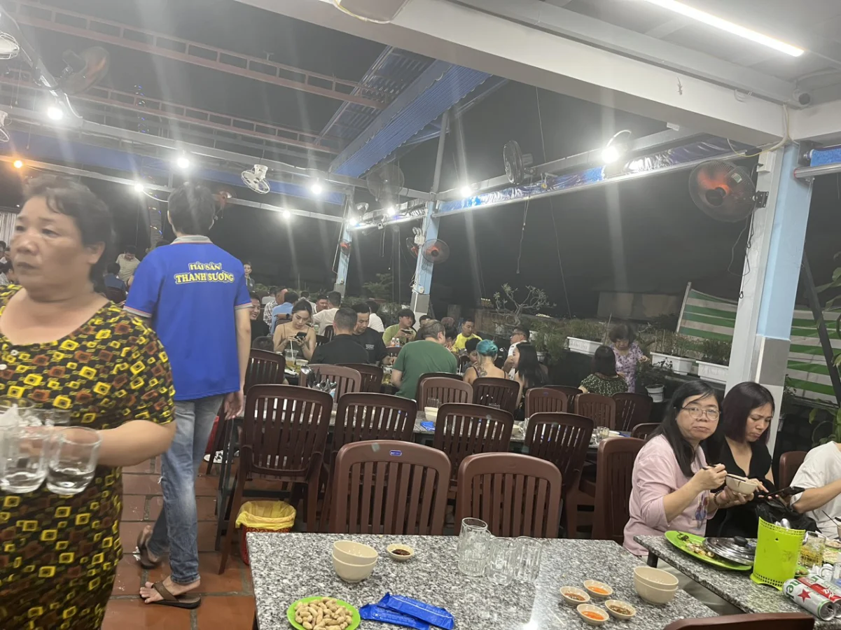 Khu phục vụ tại Hải Sản Thanh Sương 1