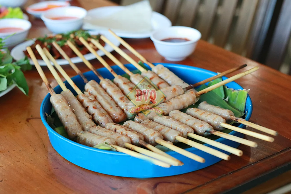Các xiên nem nướng Đặng Văn Quyên