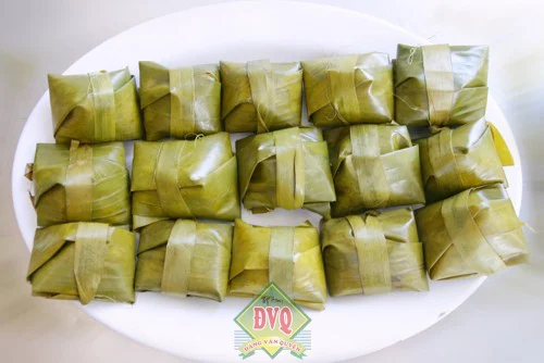 Món gói lá trong bộ ảnh Đặng Văn Quyên