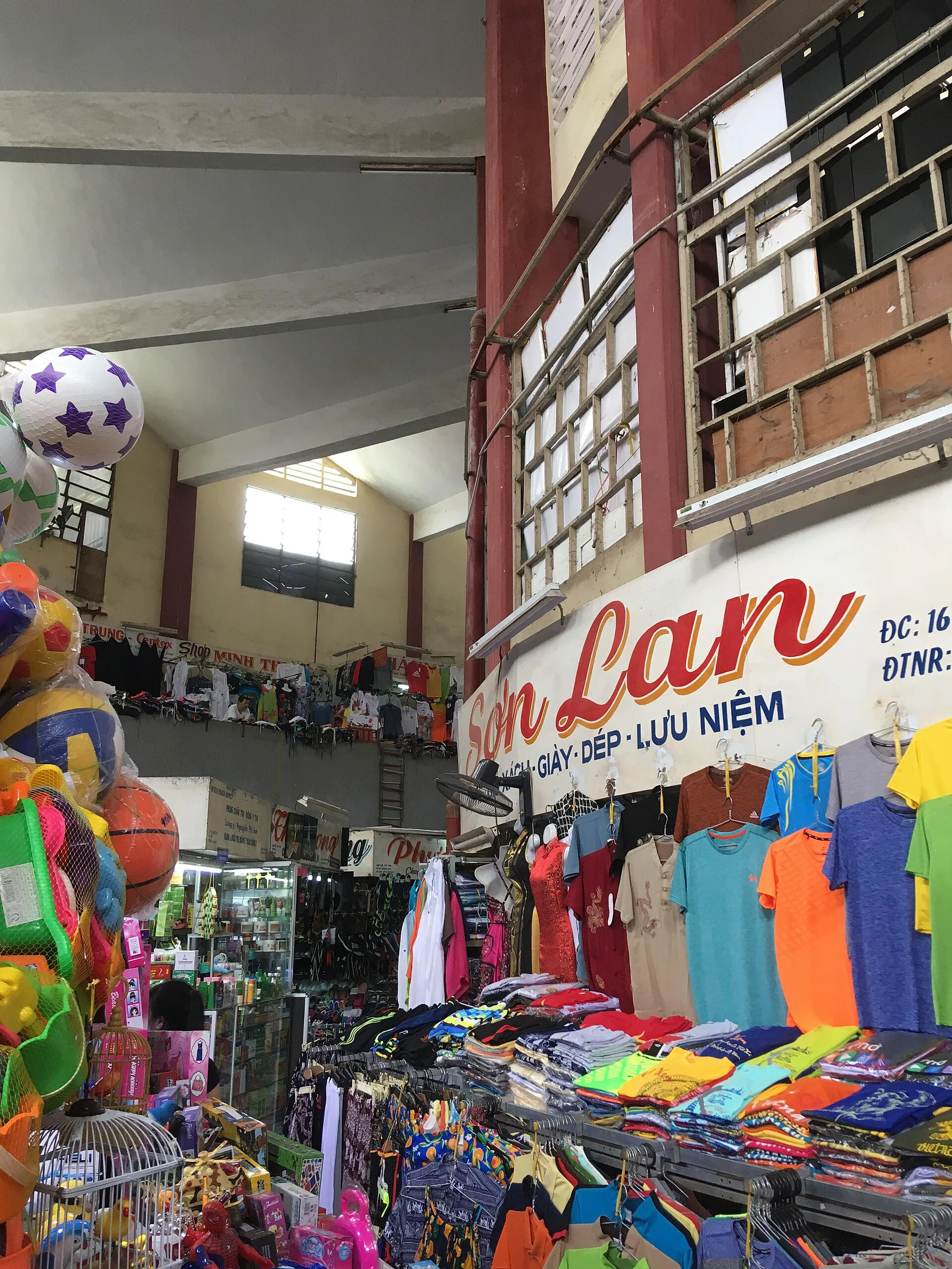 Khuôn viên Chợ Đầm Nha Trang