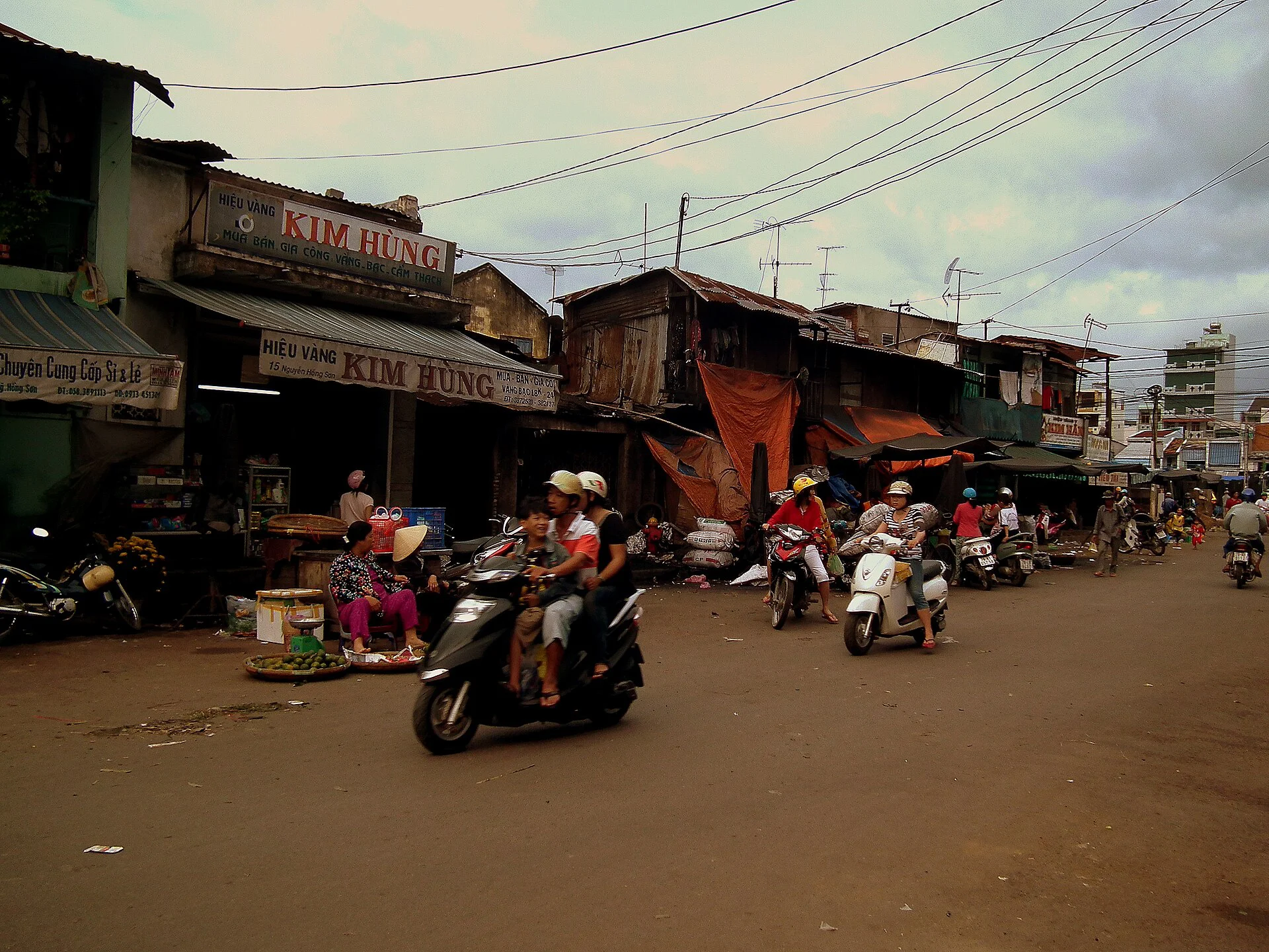 Quầy bán hàng Chợ Đầm