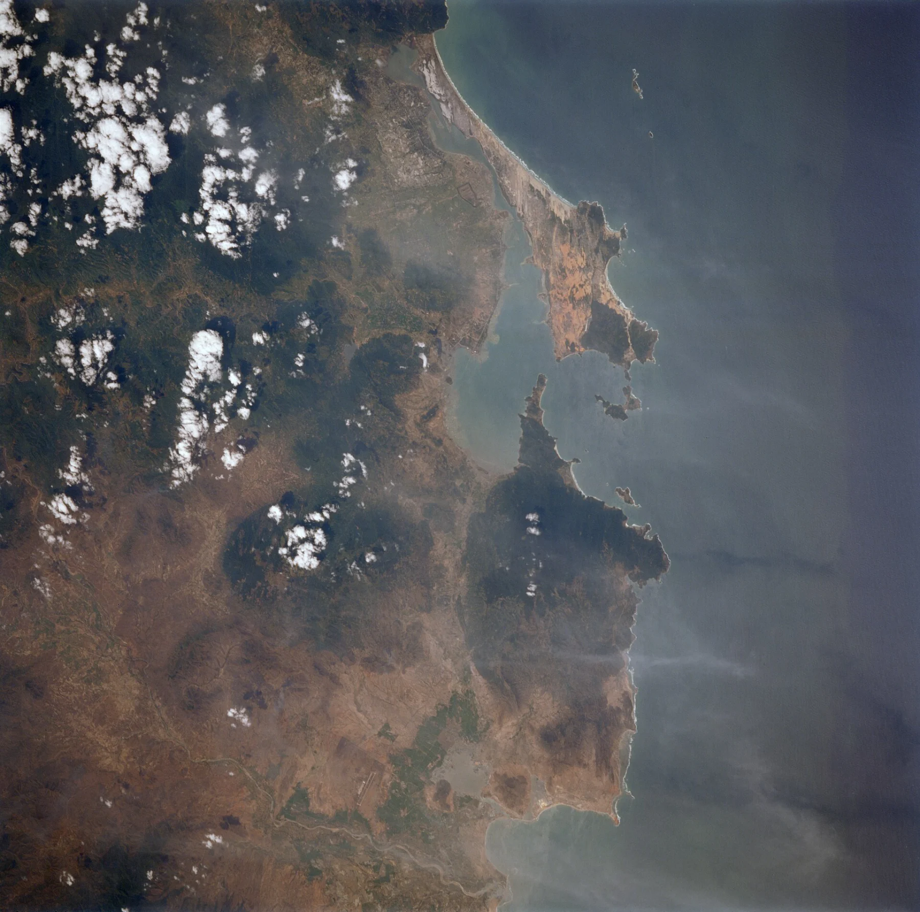 Vịnh Cam Ranh nhìn từ vệ tinh