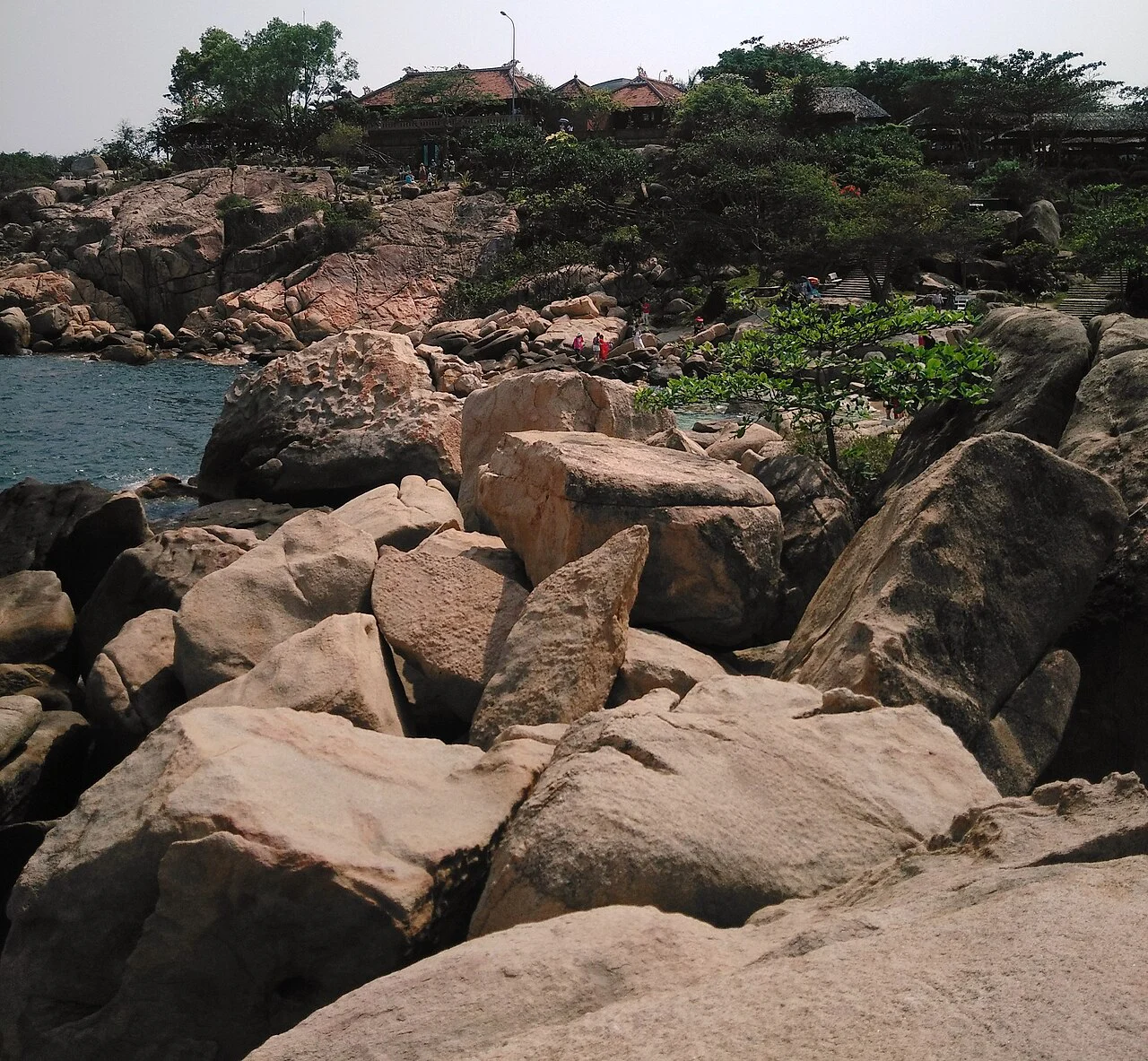 Ăn gì gần Hòn Chồng? tại Hòn Chồng Nha Trang