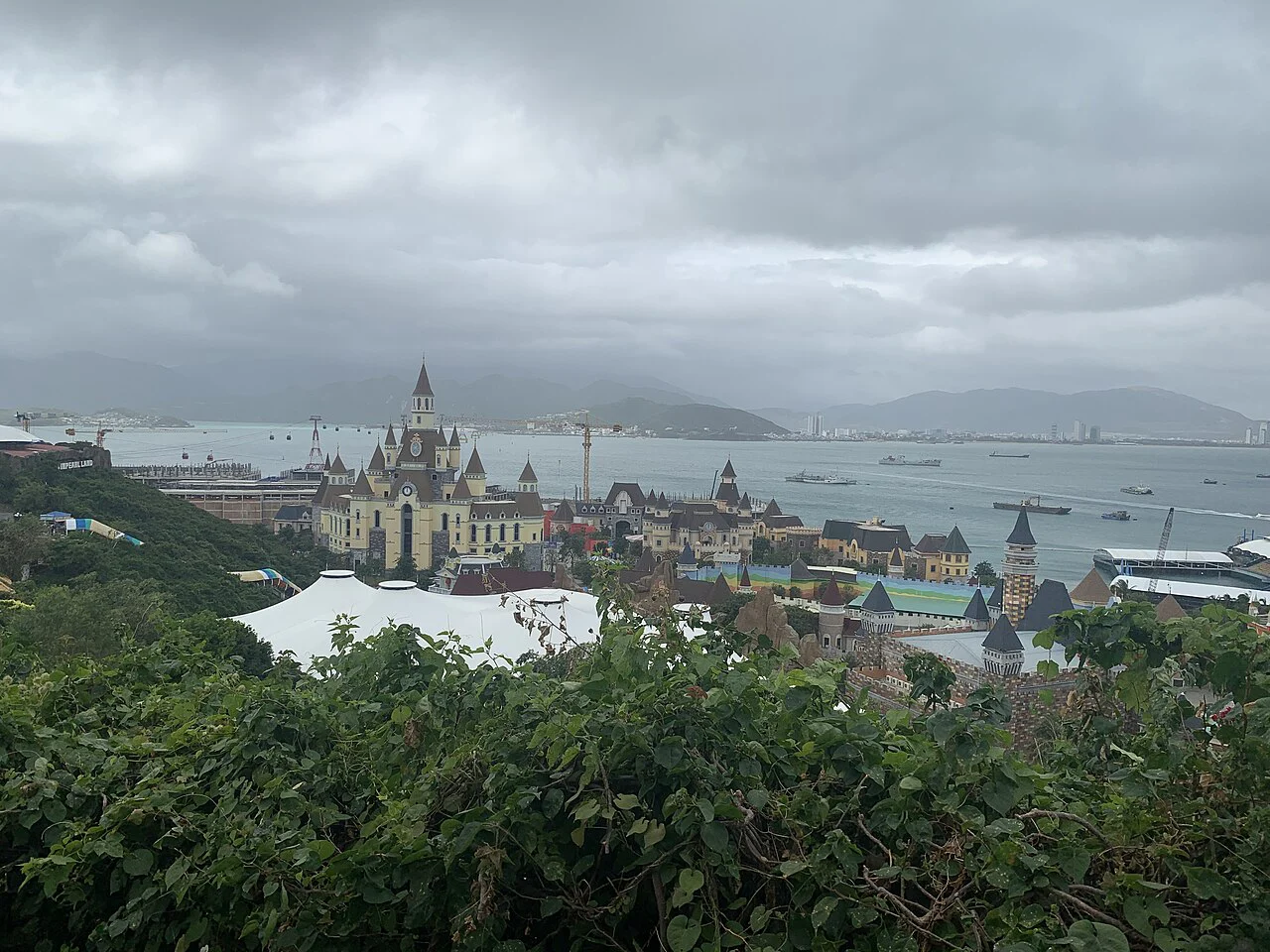 Các phân khu bên trong tại VinWonders Nha Trang