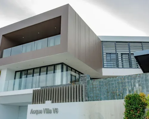 Sân hồ bơi tại Acqua Villa Nha Trang