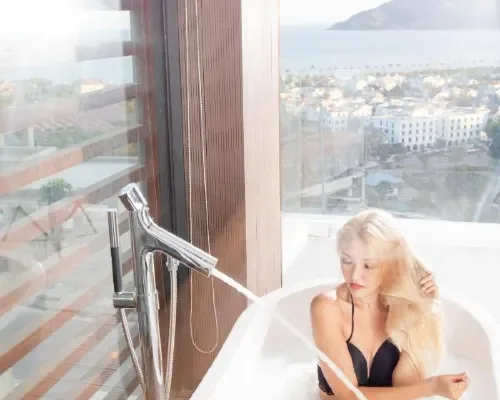 Bàn ăn tại Acqua Villa Nha Trang