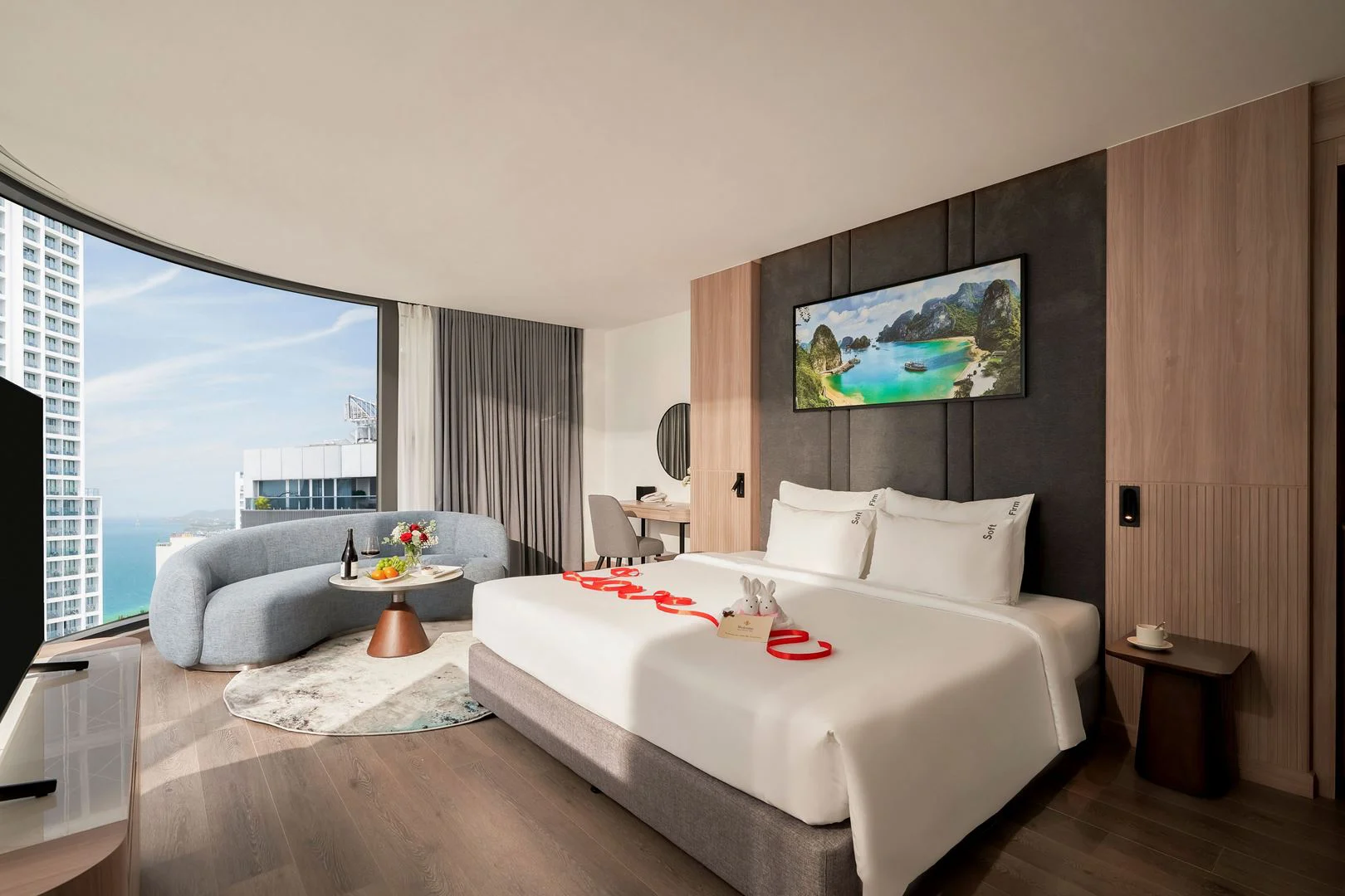 Studio Suite với cửa kính lớn tại Adamas Boutique Hotel Nha Trang