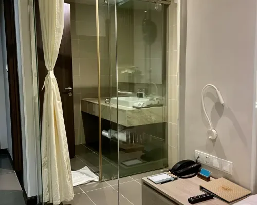 Phòng tắm tại Alana Nha Trang Beach Hotel