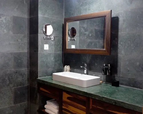 Phòng tắm tại Alibu Resort Nha Trang