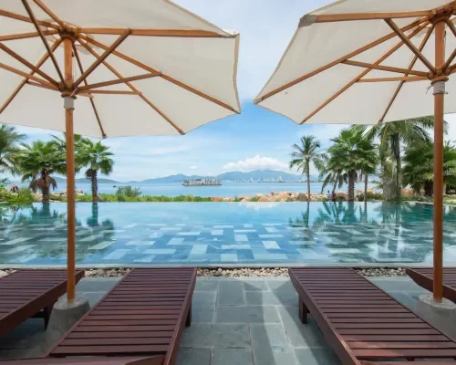 Hồ bơi tại Alibu Resort Nha Trang – góc 3