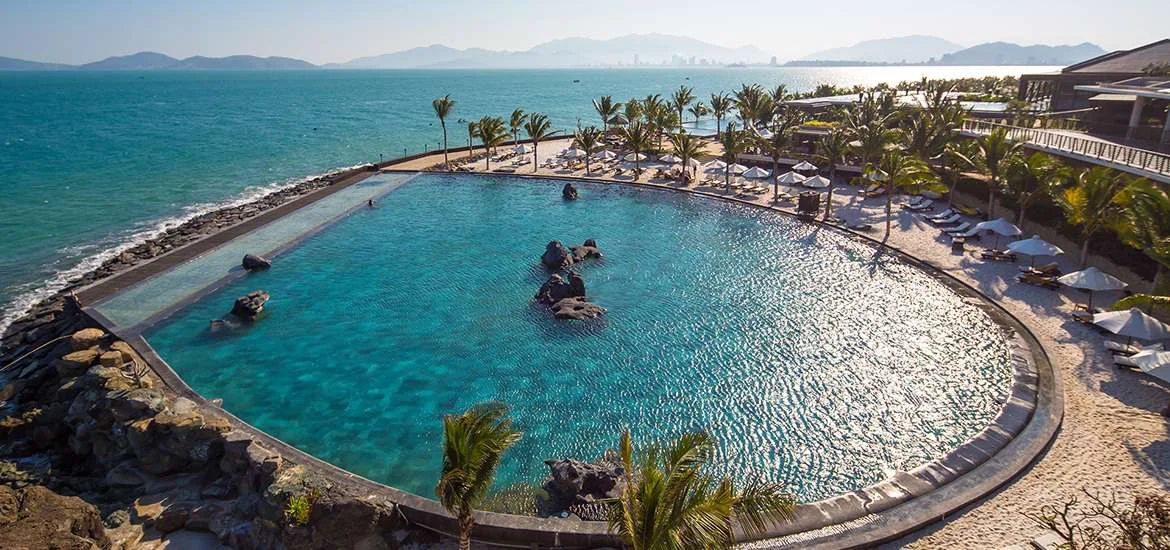 Hồ bơi tại Amiana Resort Nha Trang – góc 4