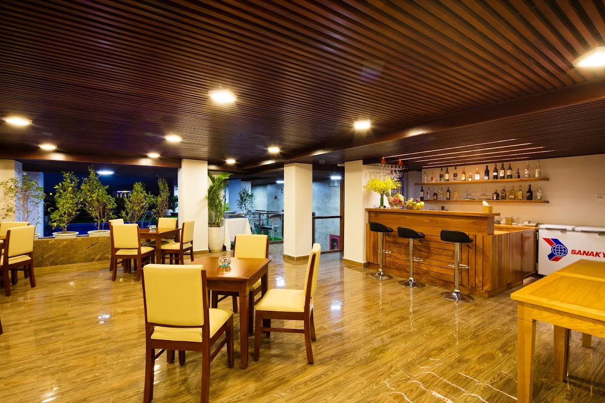 Không gian ăn uống tại Apus Hotel Nha Trang