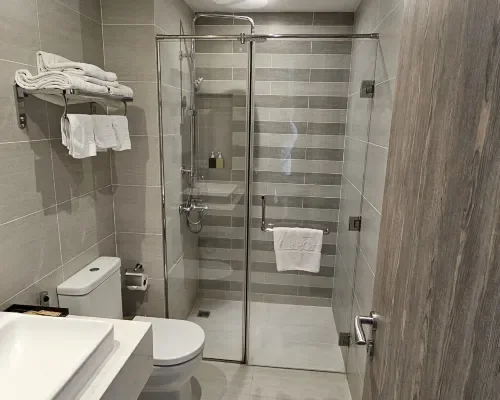 Phòng tắm và khu vệ sinh tại Areca Hotel Nha Trang