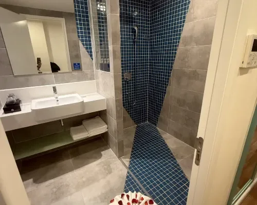 Phòng tắm tại TUI BLUE Nha Trang – góc 2