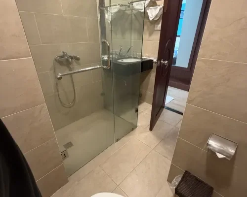 Phòng tắm tại Asia Paradise Hotel Nha Trang – góc 4