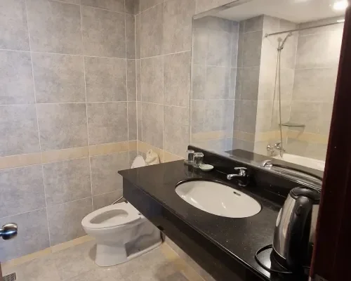 Phòng tắm tại Asia Paradise Hotel Nha Trang – góc 3