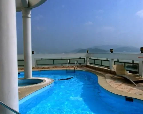 Hồ bơi tại Asia Paradise Hotel Nha Trang – góc 2