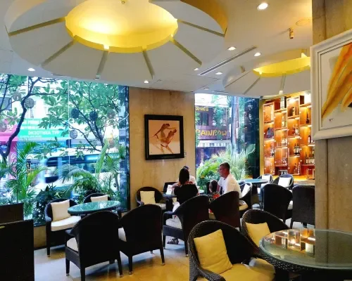Không gian ăn uống tại Asia Paradise Hotel Nha Trang
