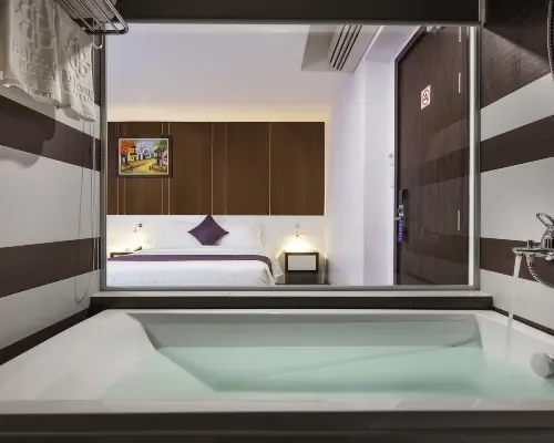 Phòng tắm tại Balcony Nha Trang Hotel – góc 2