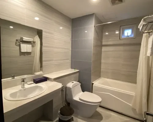 Phòng tắm tại Balcony Nha Trang Hotel – góc 3