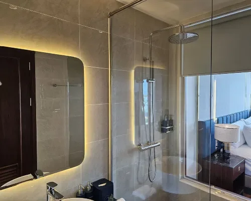 Phòng tắm tại Best Western Premier Marvella Nha Trang – góc 4