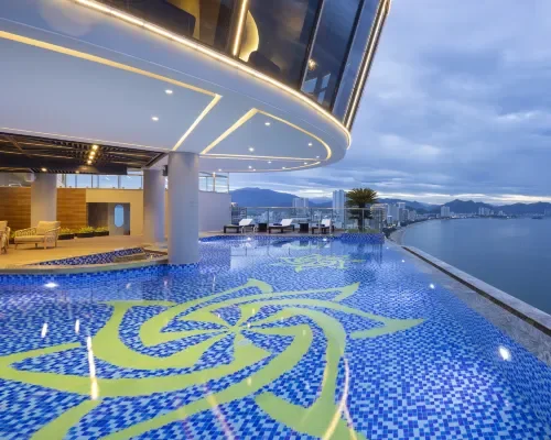 Hồ bơi tại Best Western Premier Marvella Nha Trang