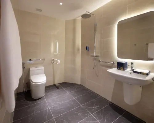 Phòng tắm tại Best Western Premier Marvella Nha Trang – góc 2