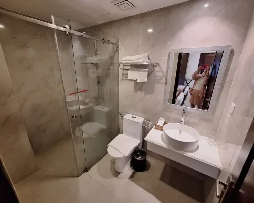 Phòng tắm tại Boss Hotel Nha Trang – góc 4