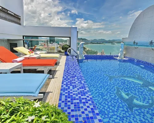 Hồ bơi tại Boss Hotel Nha Trang – góc 2