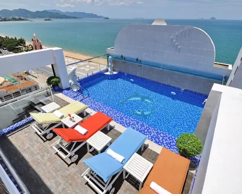 Hồ bơi tại Boss Hotel Nha Trang