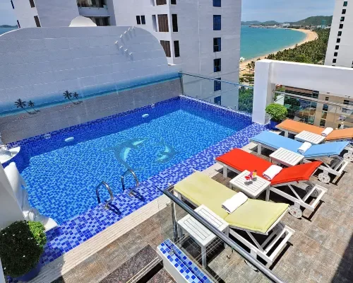 Hồ bơi tại Boss Hotel Nha Trang – góc 3