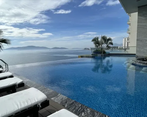 Hồ bơi tại Boton Blue Hotel & Spa Nha Trang