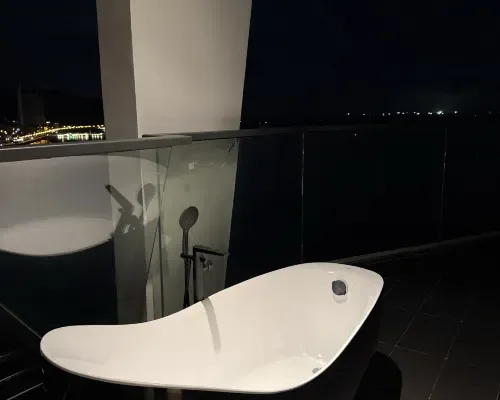 Phòng tắm tại Boton Blue Hotel & Spa Nha Trang – góc 3