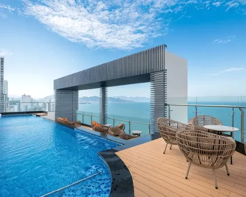 Hồ bơi tại Comodo Nha Trang Hotel – góc 2