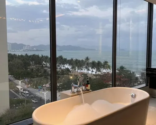 Phòng tắm tại Comodo Nha Trang Hotel – góc 3