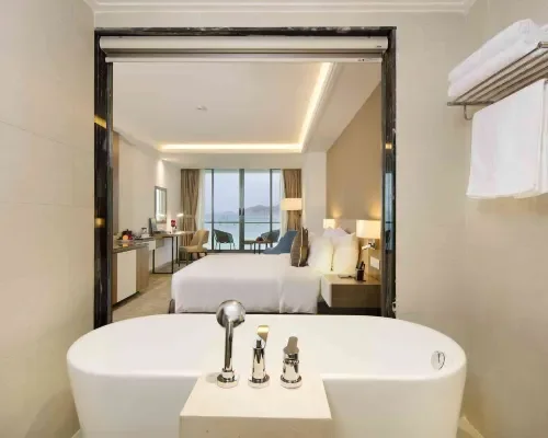 Phòng tắm tại Comodo Nha Trang Hotel – góc 2