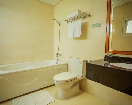 Phòng tắm tại Dendro Beachfront Hotel Nha Trang