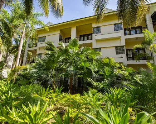 Toàn cảnh tại Diamond Bay Resort & Spa – góc 2
