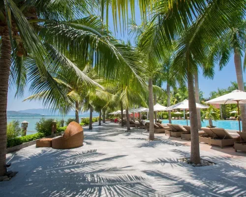 Không gian ven biển tại Diamond Bay Resort & Spa