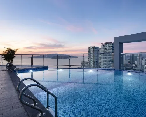 Hồ bơi tại D’Qua Hotel Nha Trang – góc 2