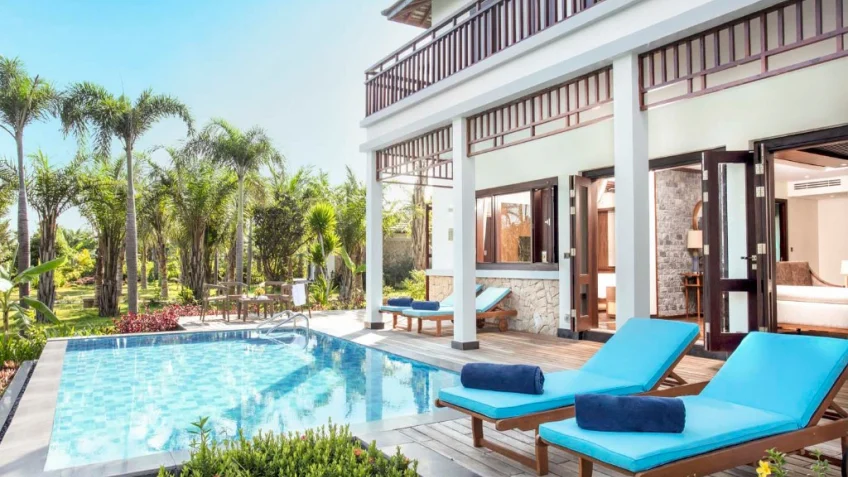 Hồ bơi tại Duyên Hà Resort Cam Ranh – góc 2